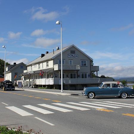 Ulvsvag Gjestgiveri Og Fjordcamping As Esterno foto