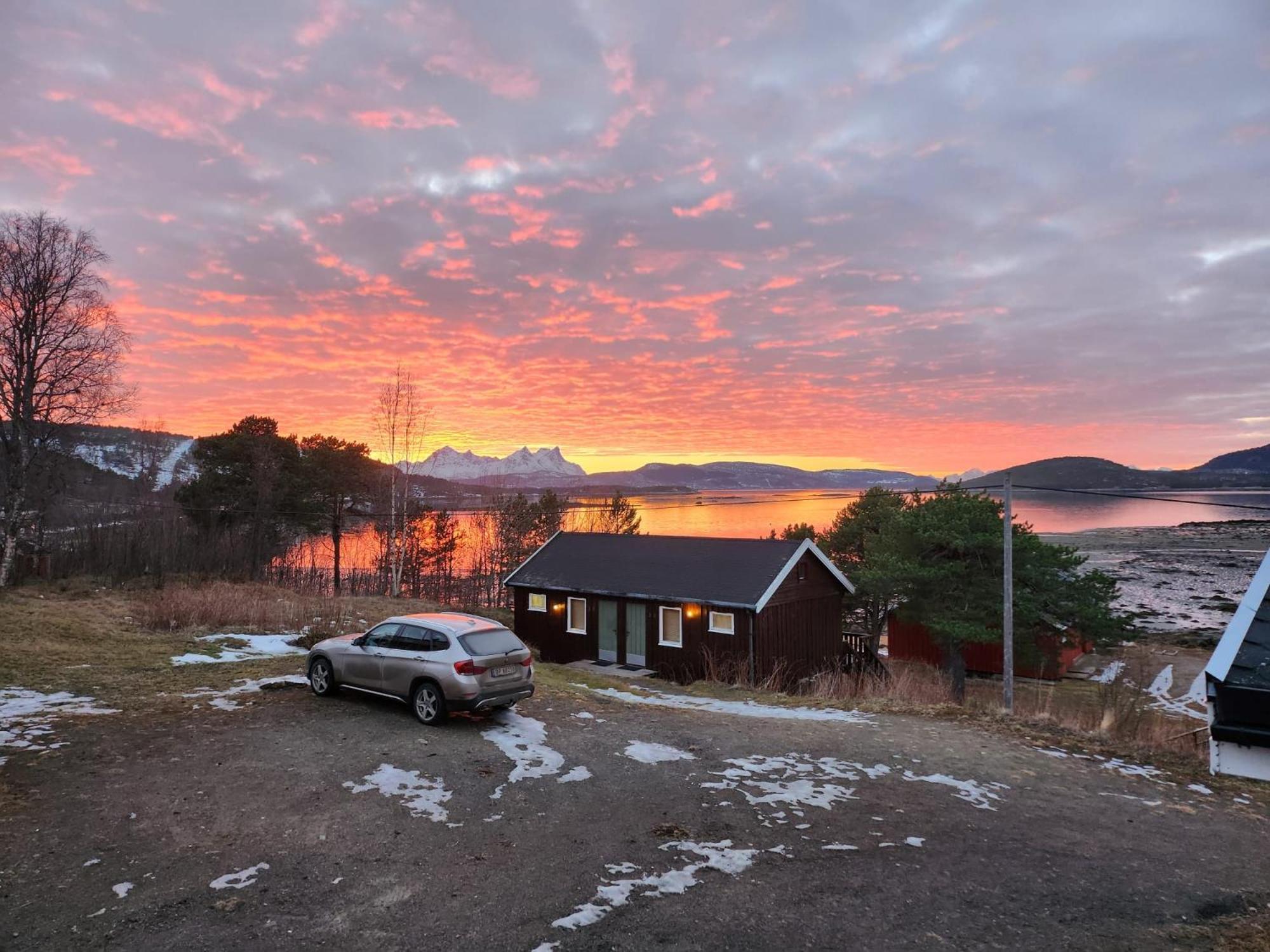 Ulvsvag Gjestgiveri Og Fjordcamping As Esterno foto