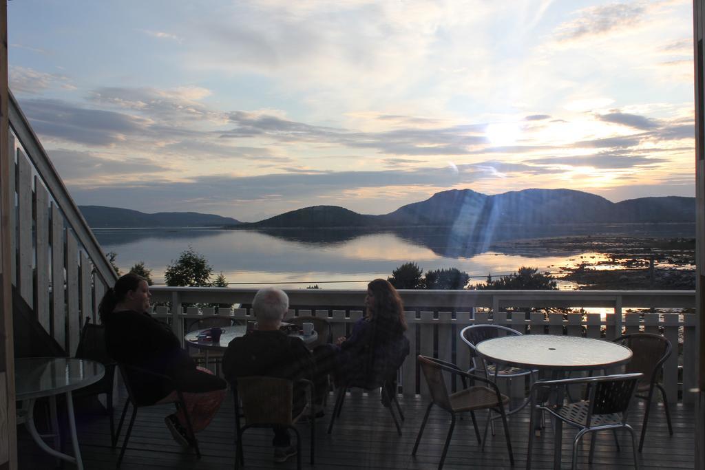 Ulvsvag Gjestgiveri Og Fjordcamping As Esterno foto